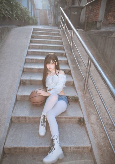 漂亮的保姆在线_DVD免费播放